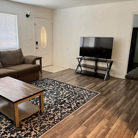 Lovely 1Bed,1Bath Condo With Free Parking Fresno Exterior photo